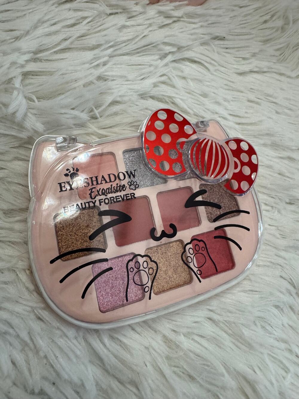 Hello kitty small eyeshadow pallet with 10 shades good pigmentation